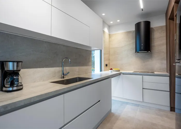 Casa Yiava إياليسوس